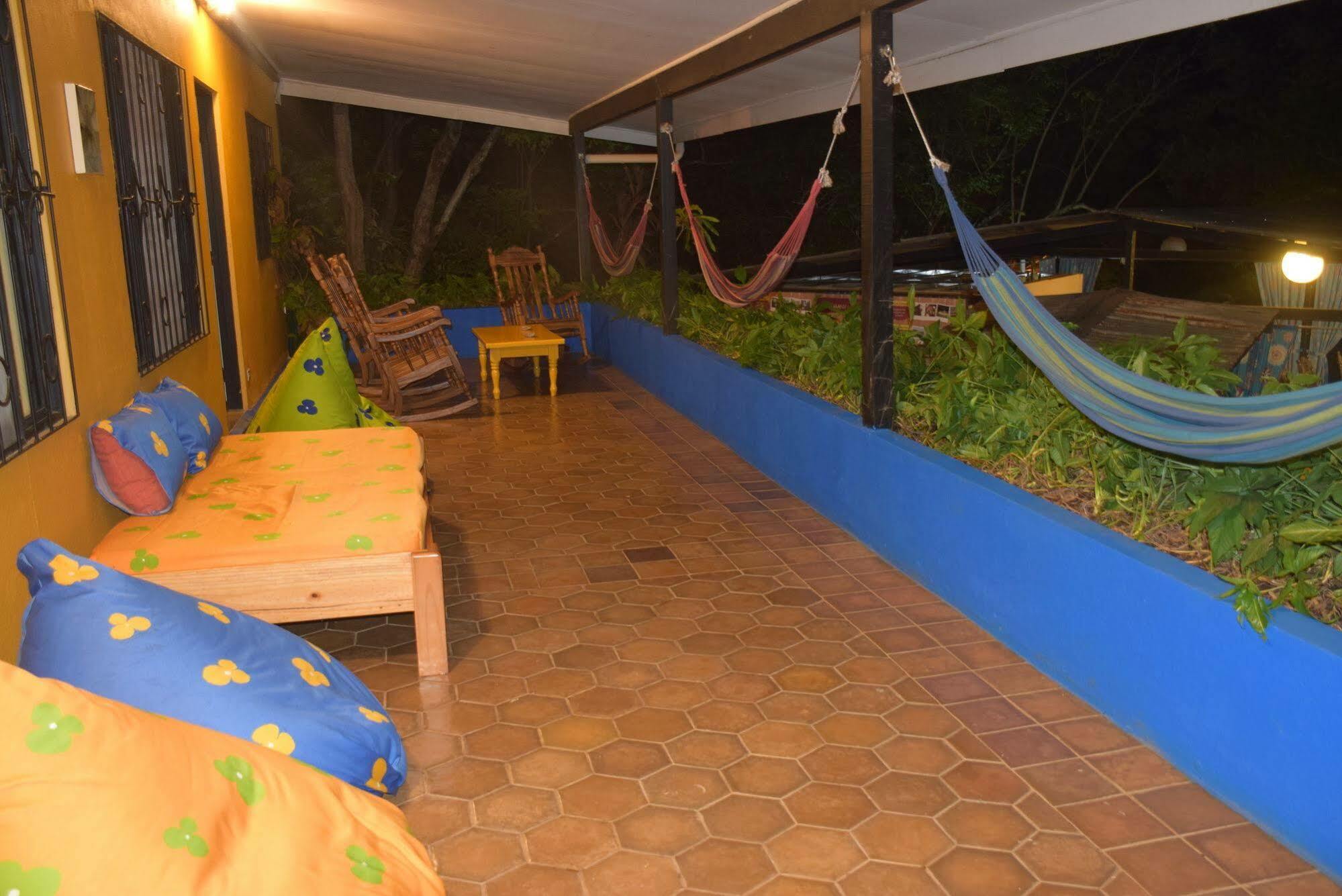 Casa Pura Vida Surf Hostel - Tamarindo Costa Rica Dış mekan fotoğraf